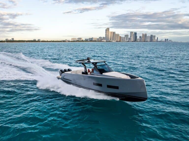 Pardo 43R: debutto mondiale a Miami per il walkaround da 14 metri in versione fuoribordo