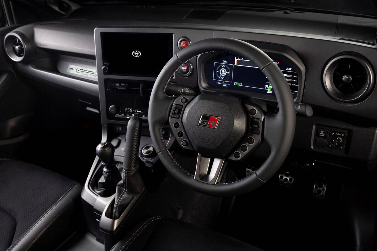 Gli interni della Toyota GR Yaris Sébastien Ogier 9x World Champion Edition