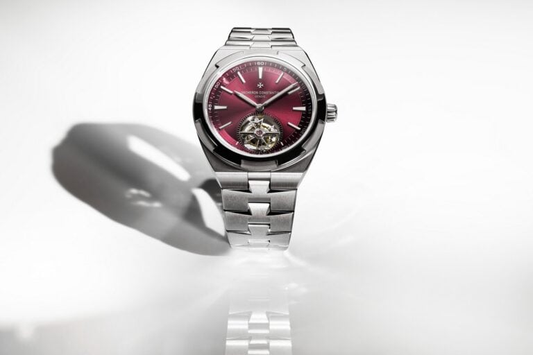 Il Vacheron Constantin Overseas Tourbillon unisce titanio e quadrante rosso intenso