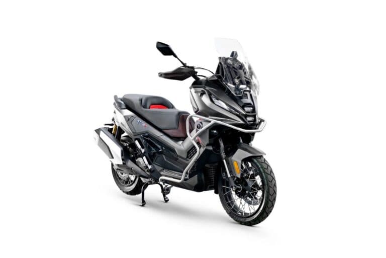 Voge SR450X 2026: il maxi-scooter adventure