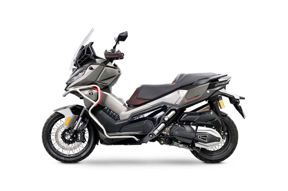 Il design del nuovo Voge SR450X 2026