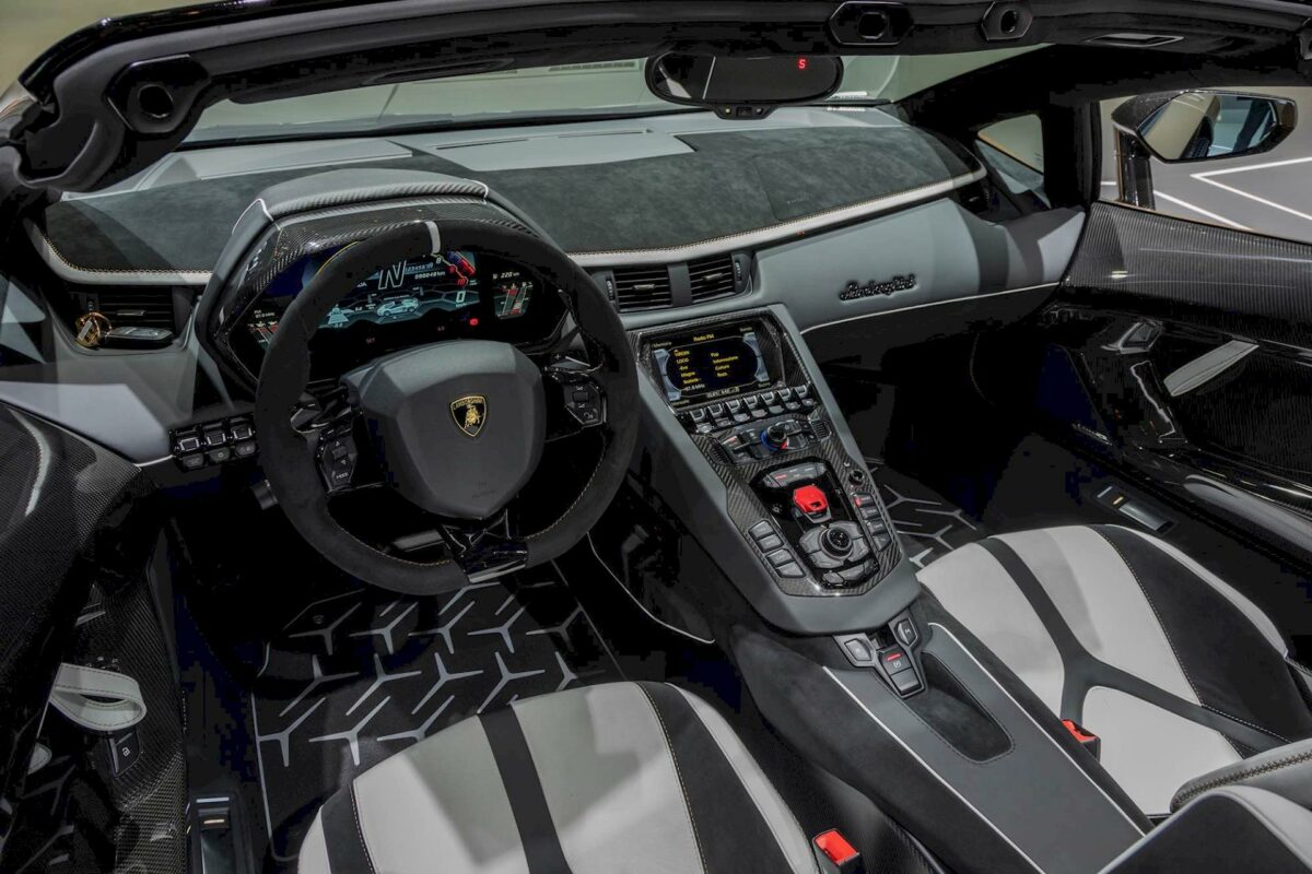 Lamborghini Aventador SVJ Roadster