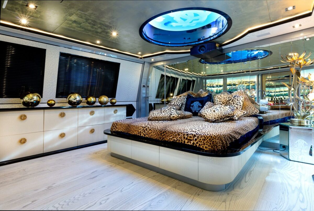 Nuovo yacht Roberto Cavalli
