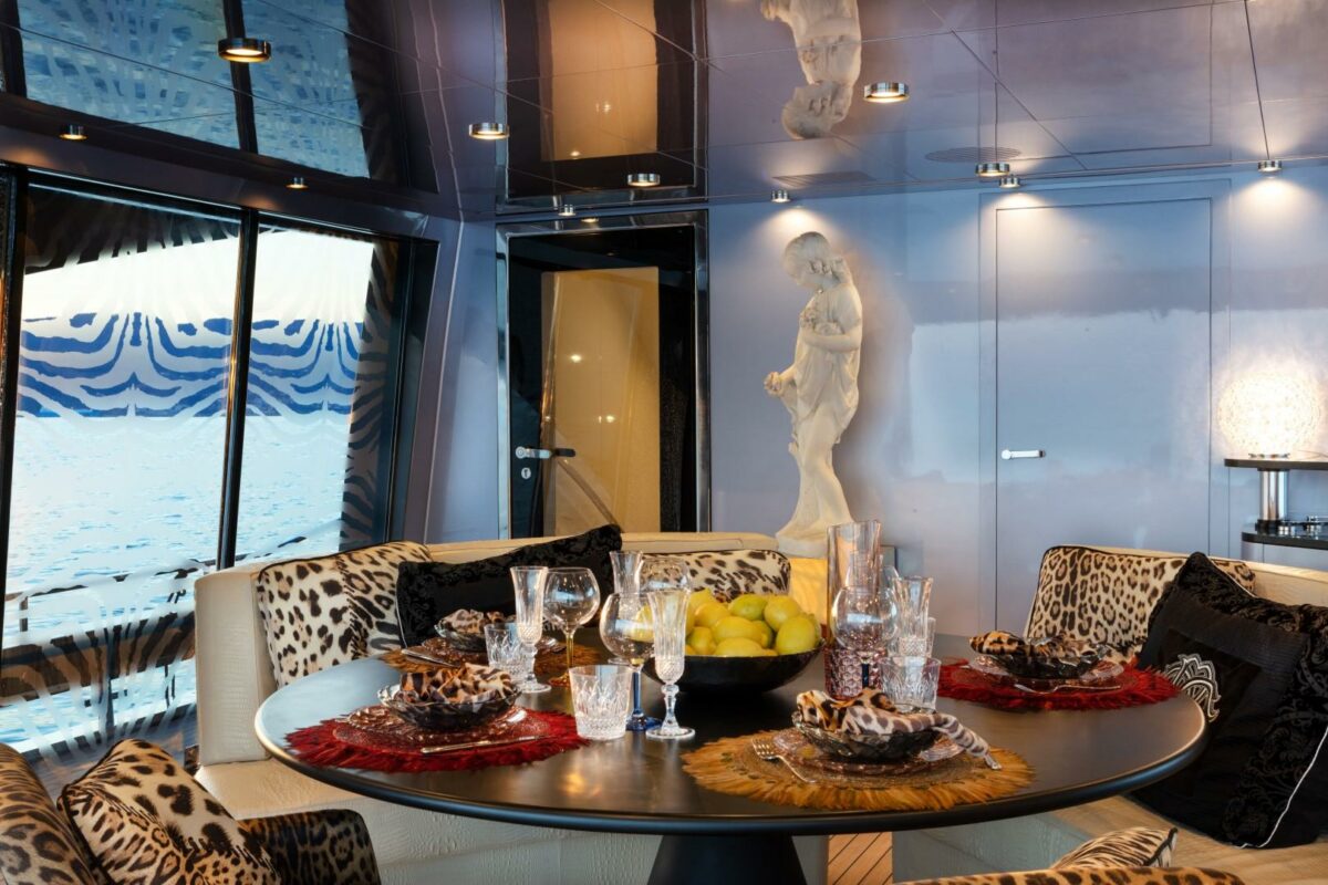 Nuovo yacht Roberto Cavalli 