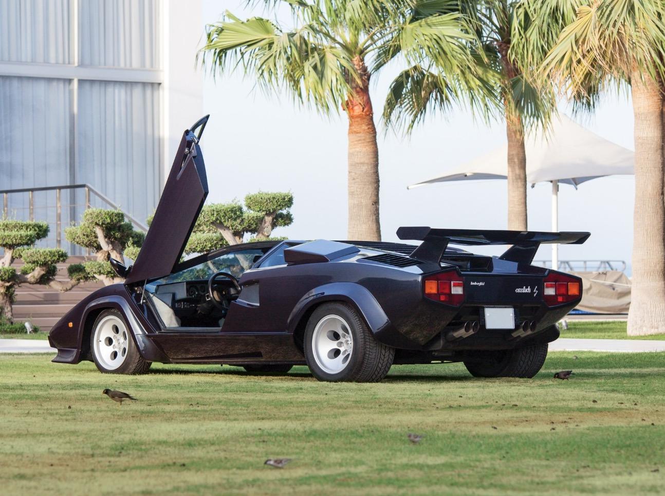 Lamborghini Countach LP400 03