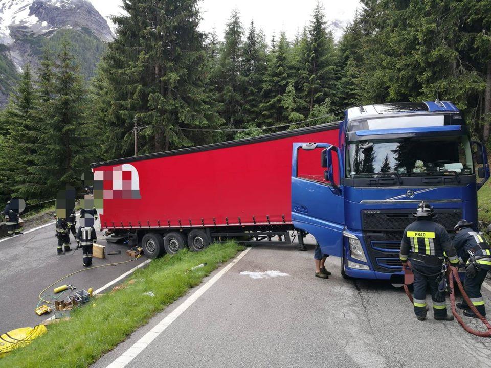 tir bloccato stelvio