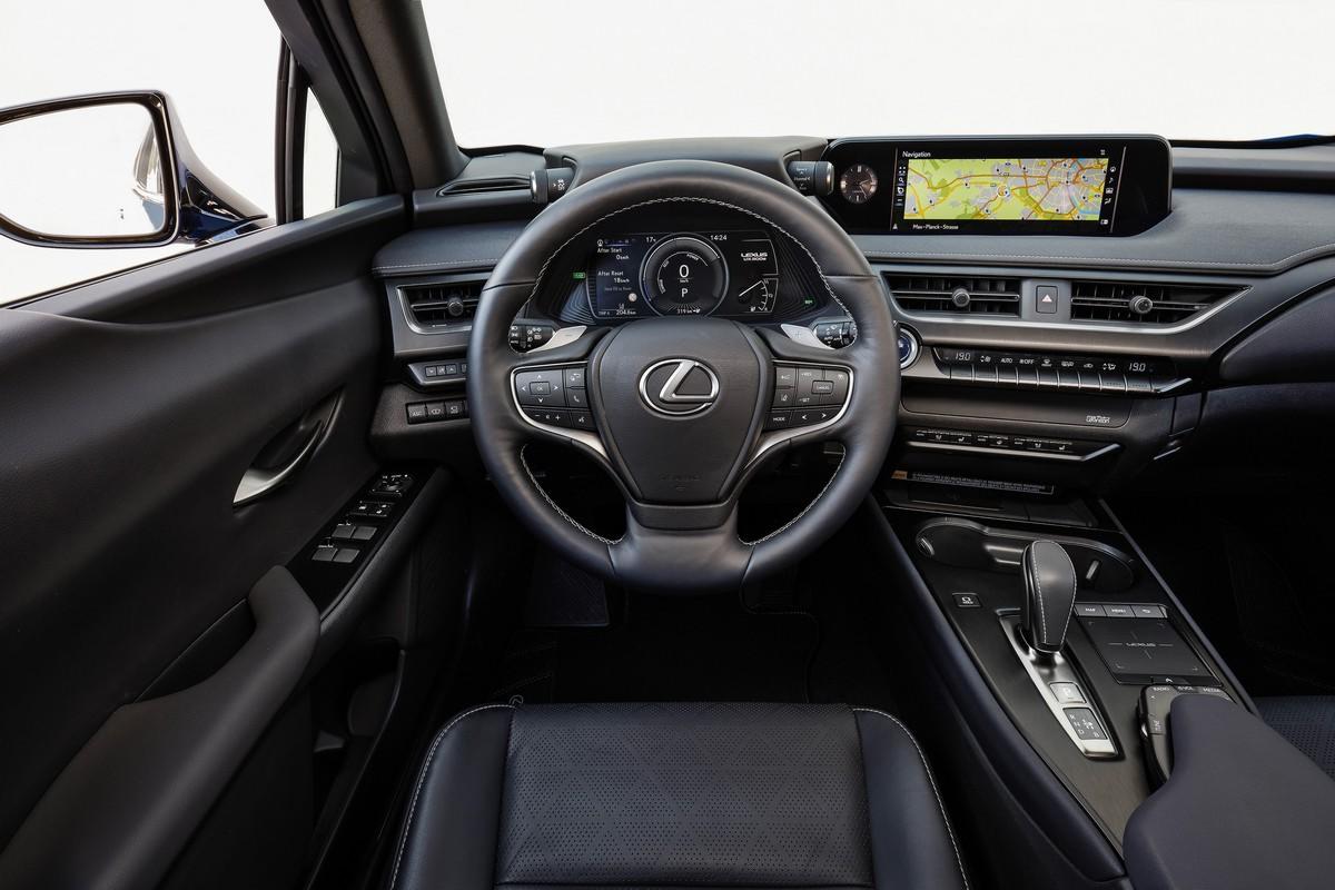 Nuova Lexus UX 300e