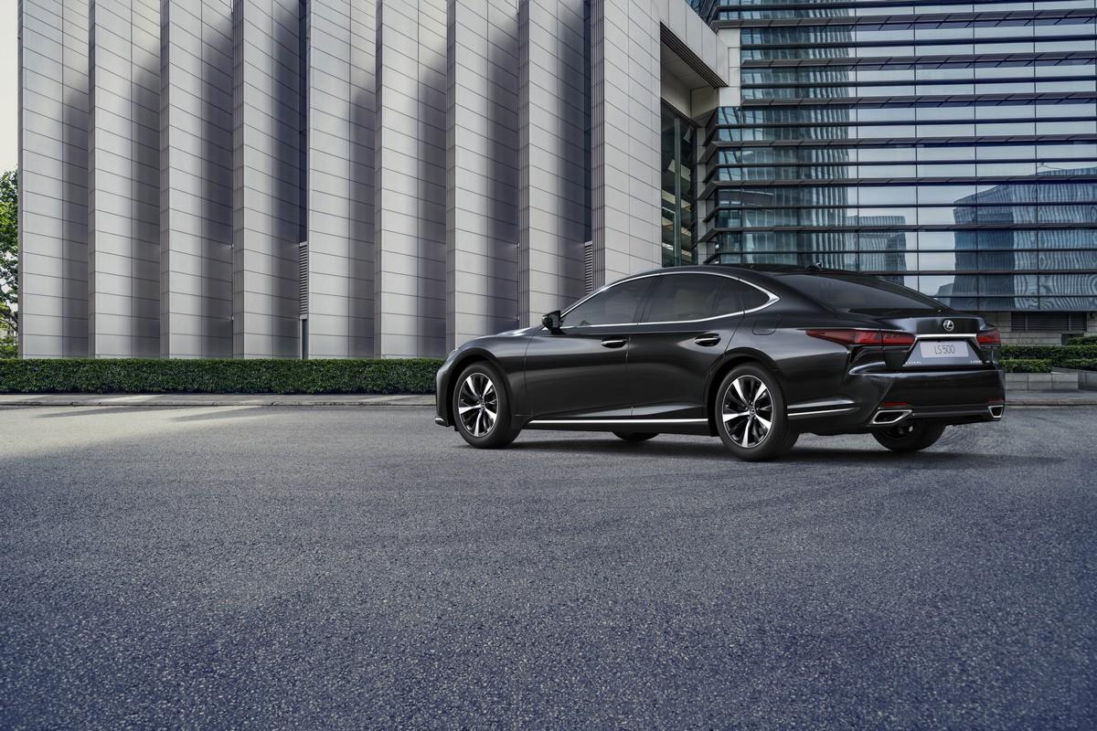Nuova Lexus LS