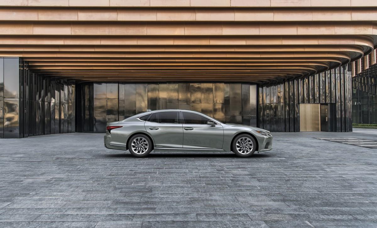 Nuova Lexus LS