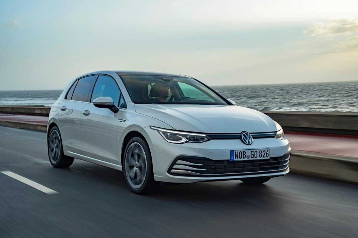 Nuova Volkswagen Golf 8 TGI