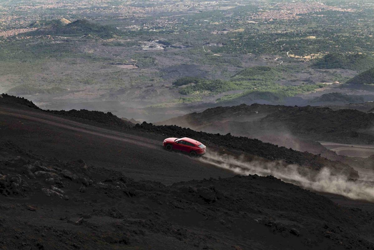 Lamborghini with Italy for Italy libro