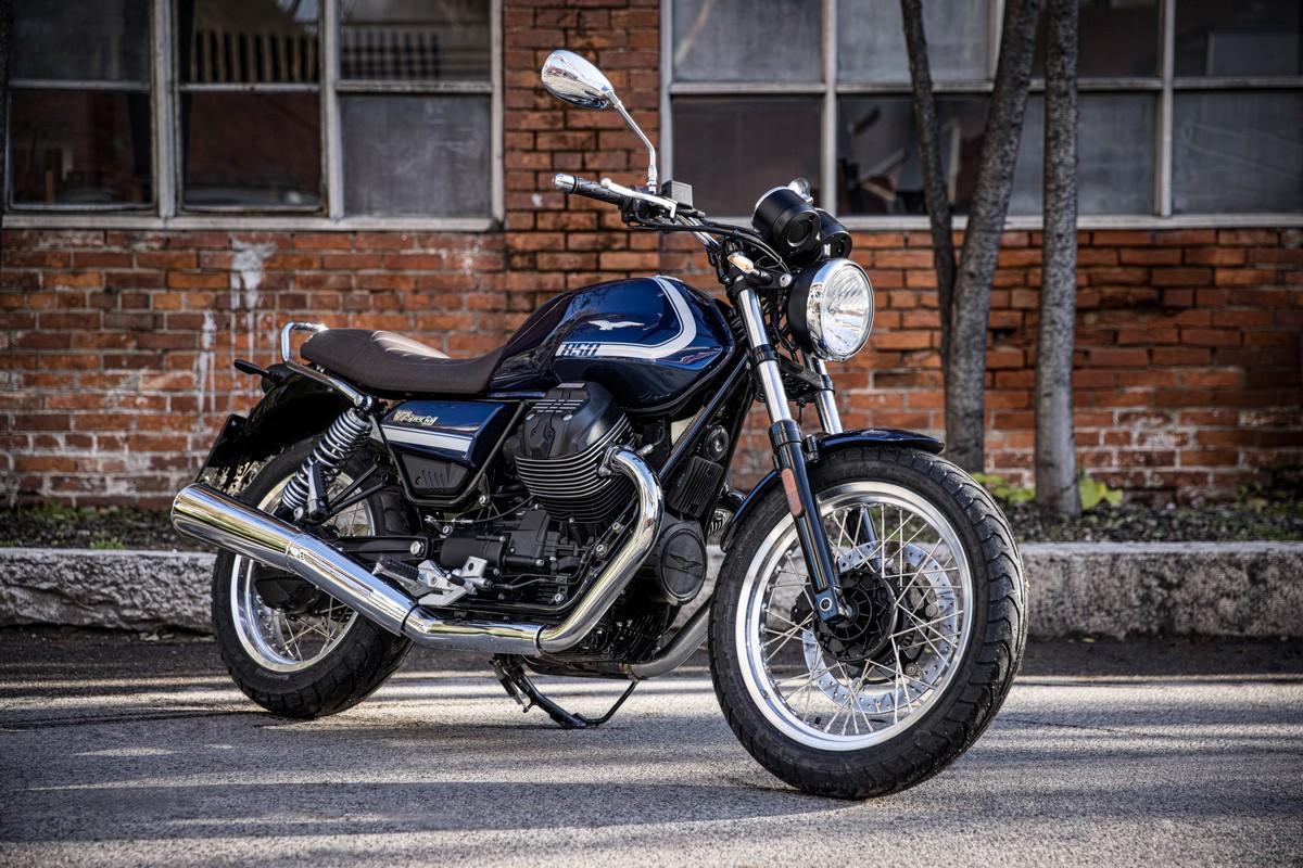 Moto Guzzi V7 2021