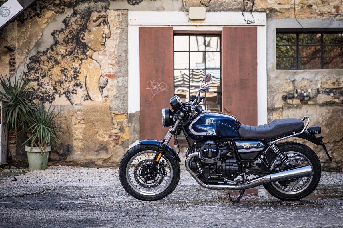 Moto Guzzi V7 2021