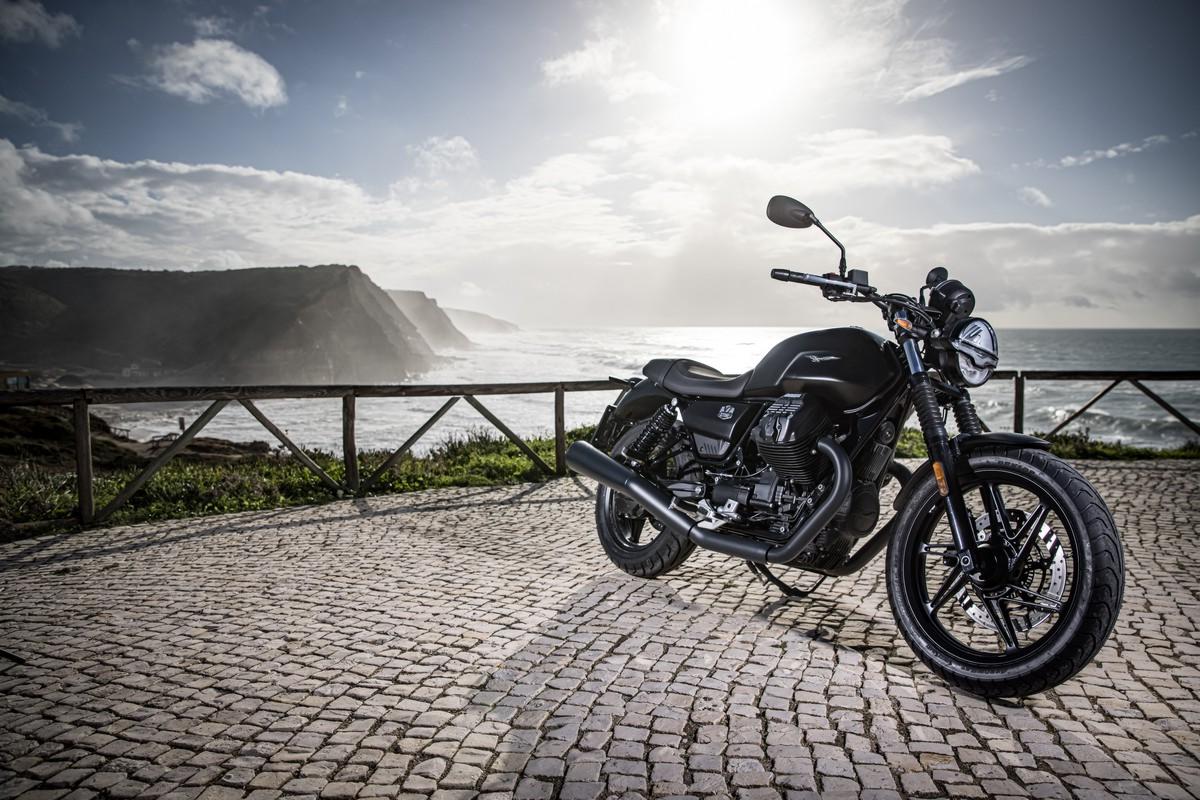 Moto Guzzi V7 2021