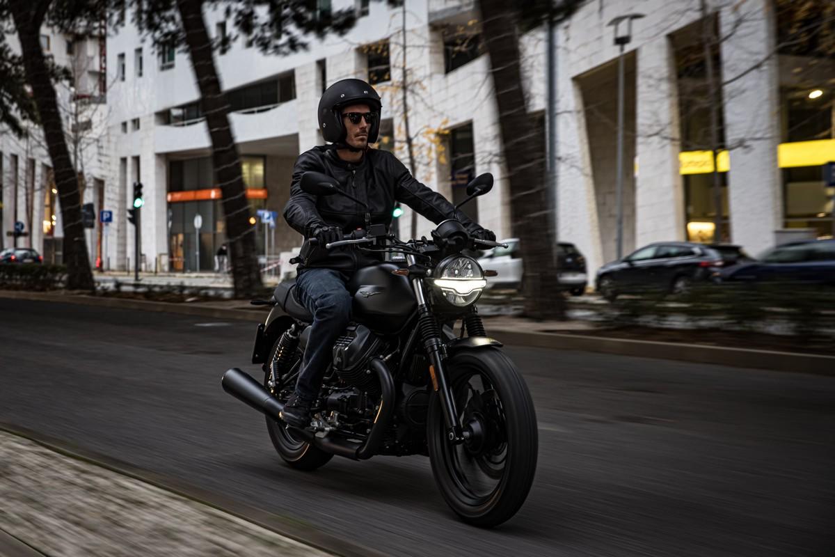 Moto Guzzi V7 2021