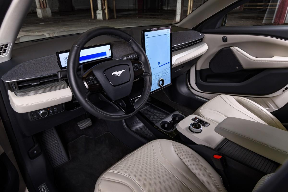 Ford Mustang Ice White Edition 2022