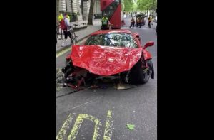 ferrari bus londra