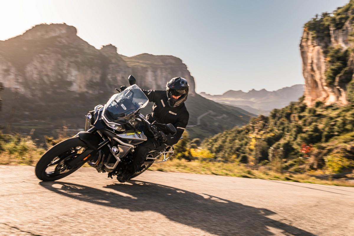 CFMOTO 800MT