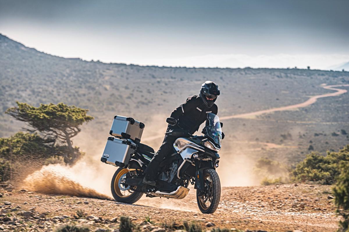 CFMOTO 800MT