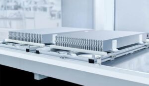 Modulo BYD Blade Battery su banco di test in laboratorio