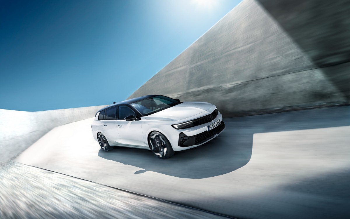 Opel Astra GSe e Opel Astra Sports Tourer GSe