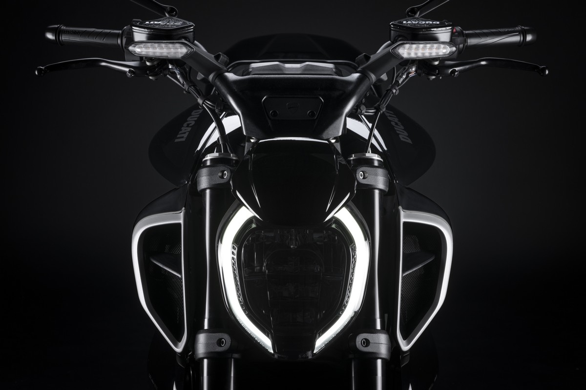 Ducati Diavel V4 2023