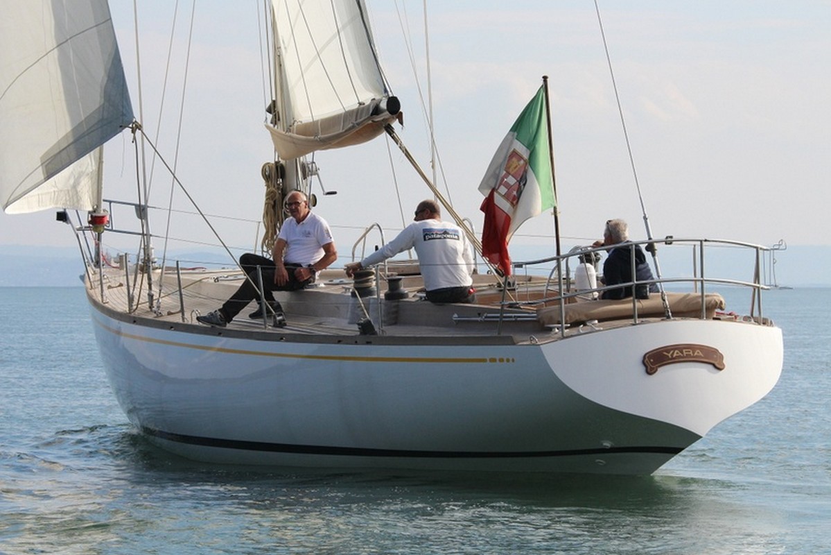 Yacht a vela Yara