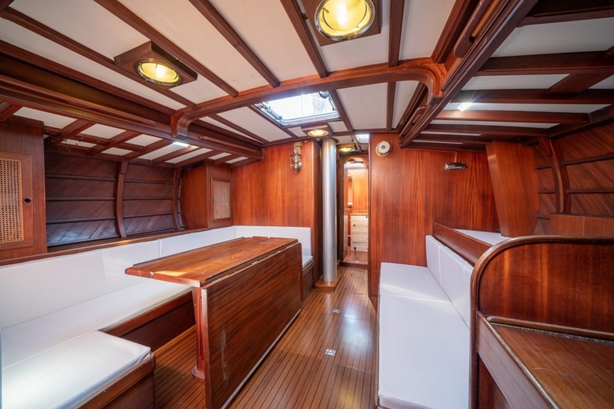 Yacht a vela Yara