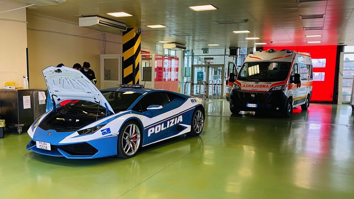 lamborghini polizia ospedale