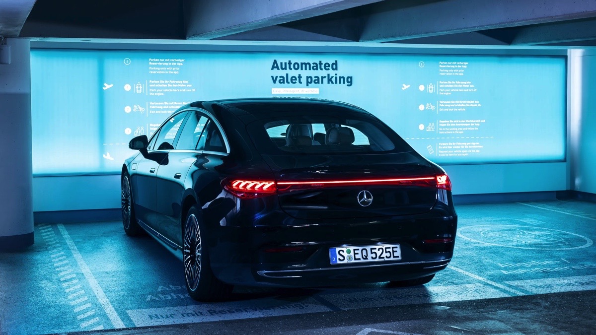 mercdes eqs guida autonoma