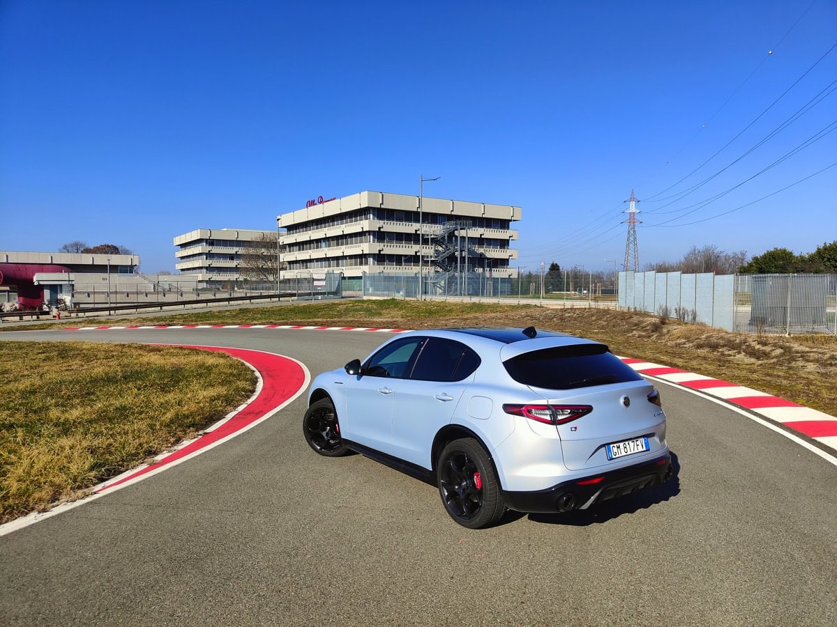 alfa romeo stelvio competizione