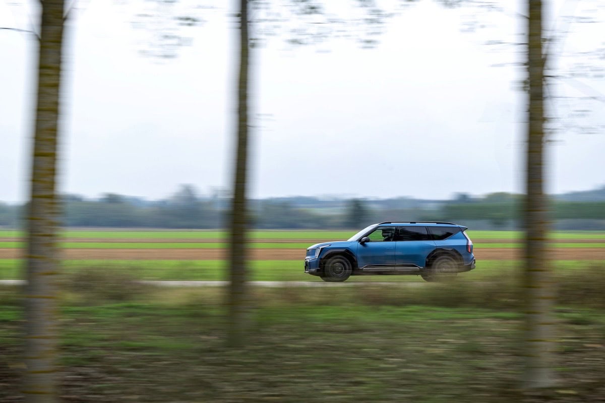 Kia EV9 test drive side