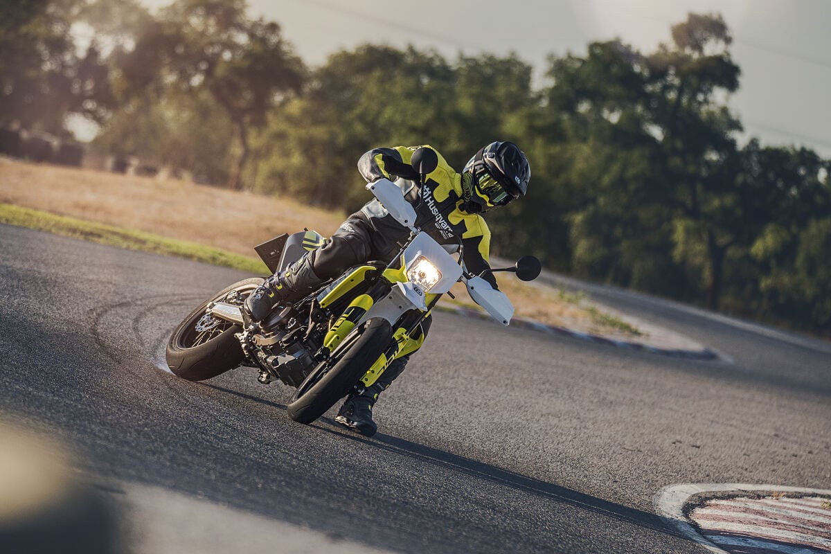 701 SUPERMOTO 2024
