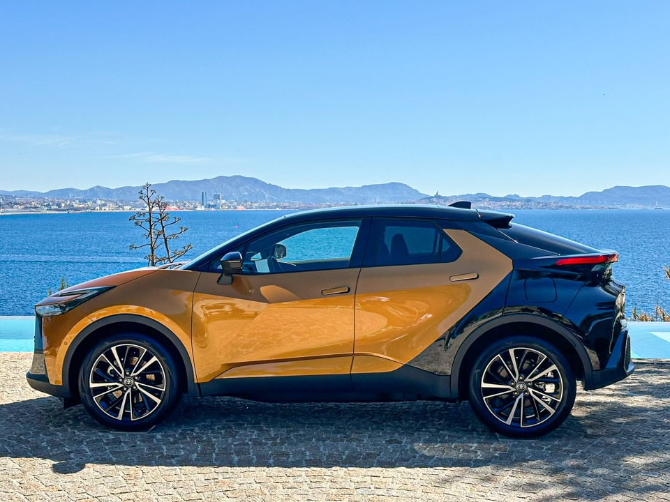 TOYOTA C-HR PHEV