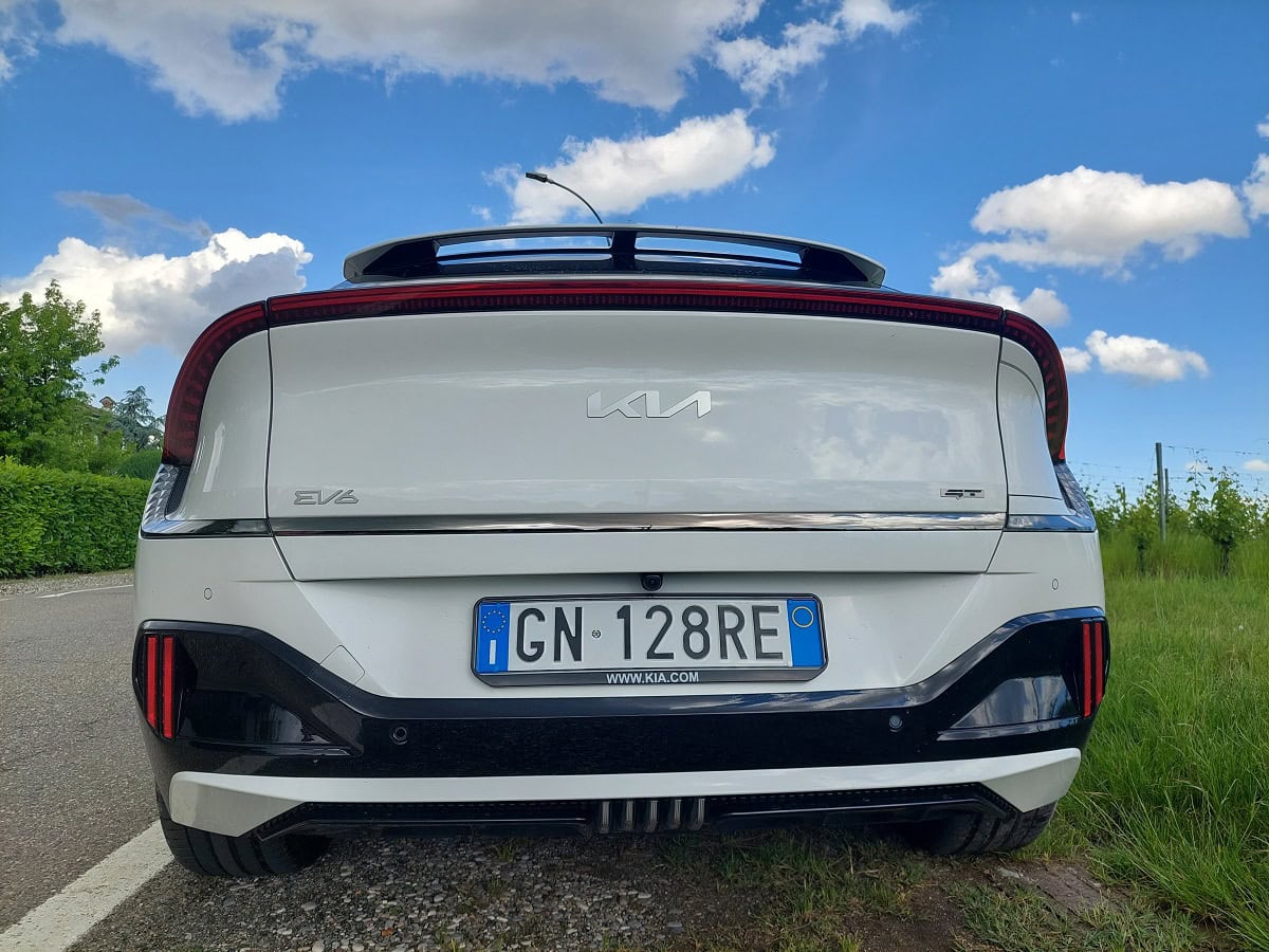 Retro Kia EV6 GT