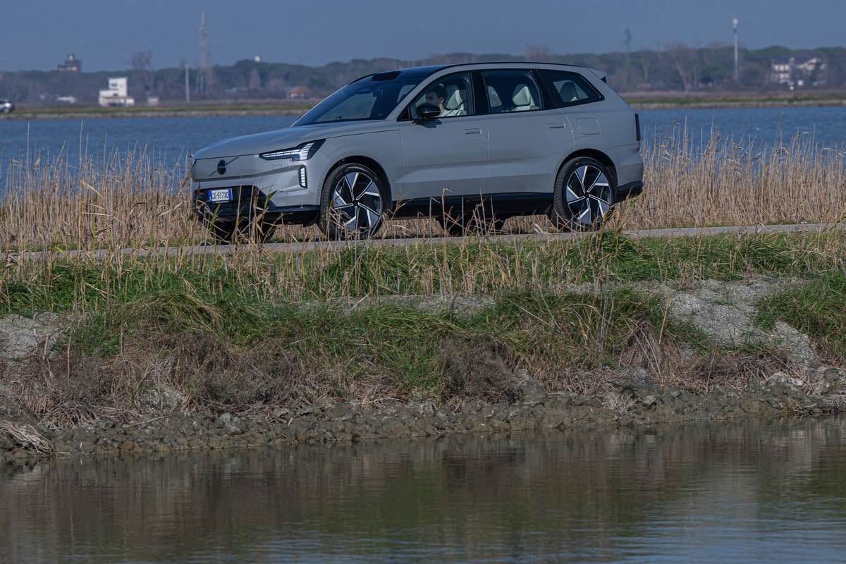 Volvo EX90