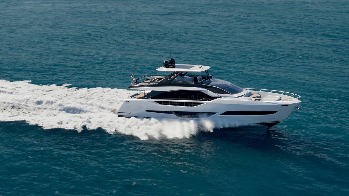 Ferretti Yachts 800