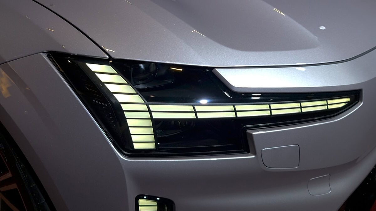 Nuova Volvo ES90