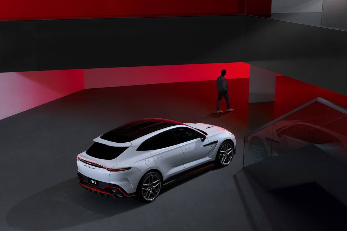 Aston Martin DBX S