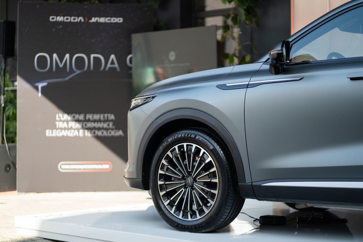 Omoda 9 2025 MDW