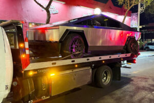 tesla cybertruck distrutto
