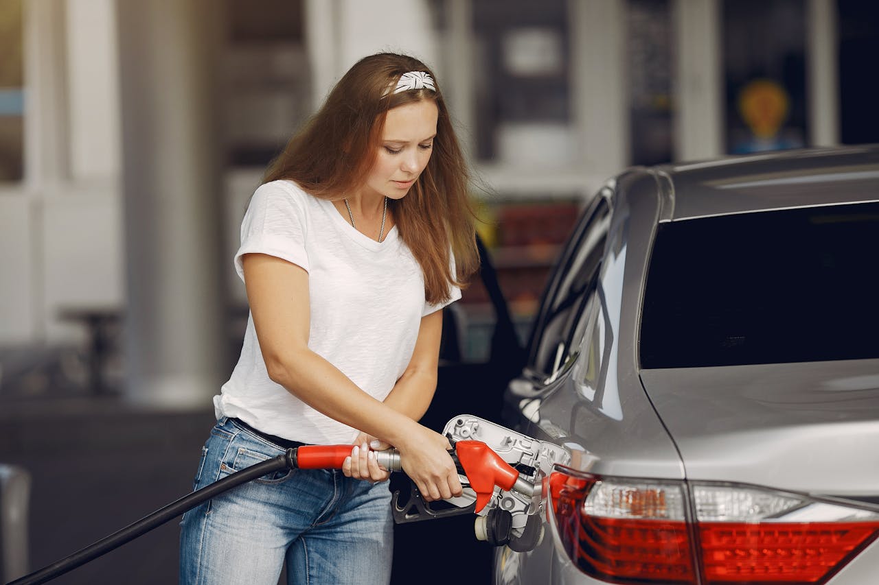 rifornimento prezzo benzina benzinaio