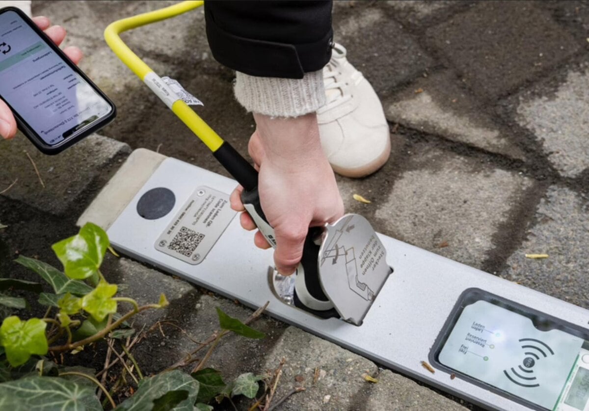 Curb Charger