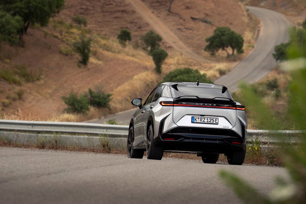 Nuova Lexus RZ
