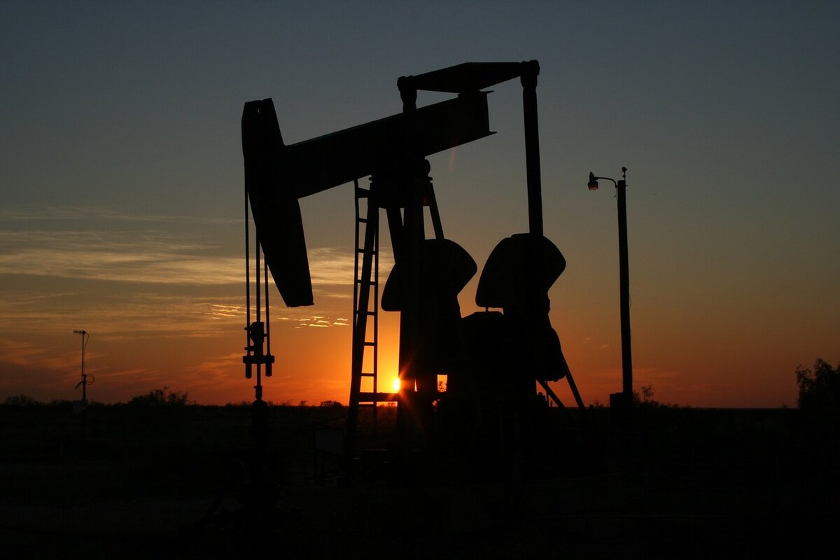 petrolio pozzo petrolifero