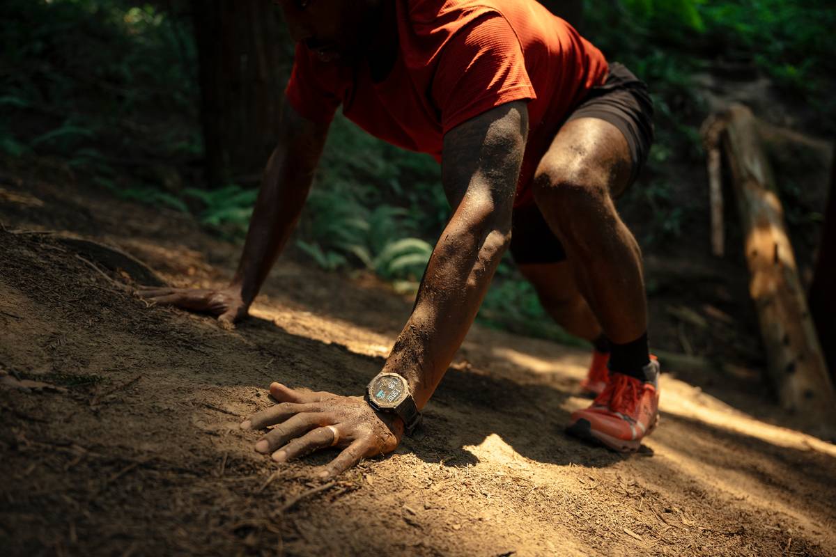 Sportwatch Amazfit T-Rex 3 durante allenamento outdoor