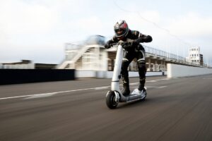 Bo Turbo con pilota alla prova della velocità