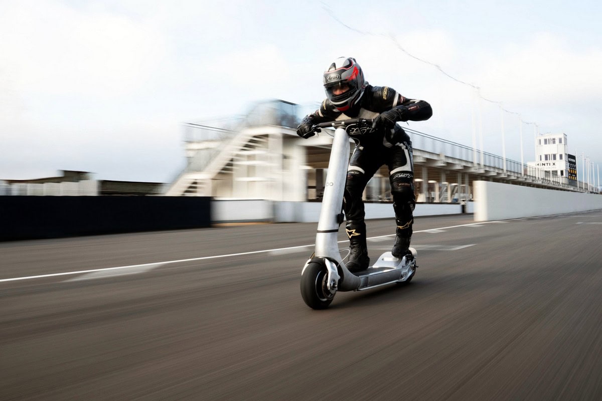 Bo Turbo con pilota alla prova della velocità