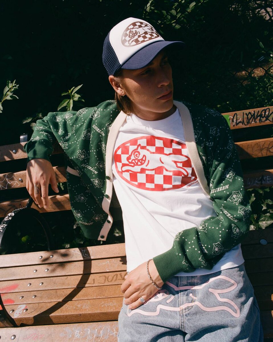 Il marchio offre un'interpretazione giocosa e iper-grafica dei capi preferiti dello skate e dell'abbigliamento da lavoro