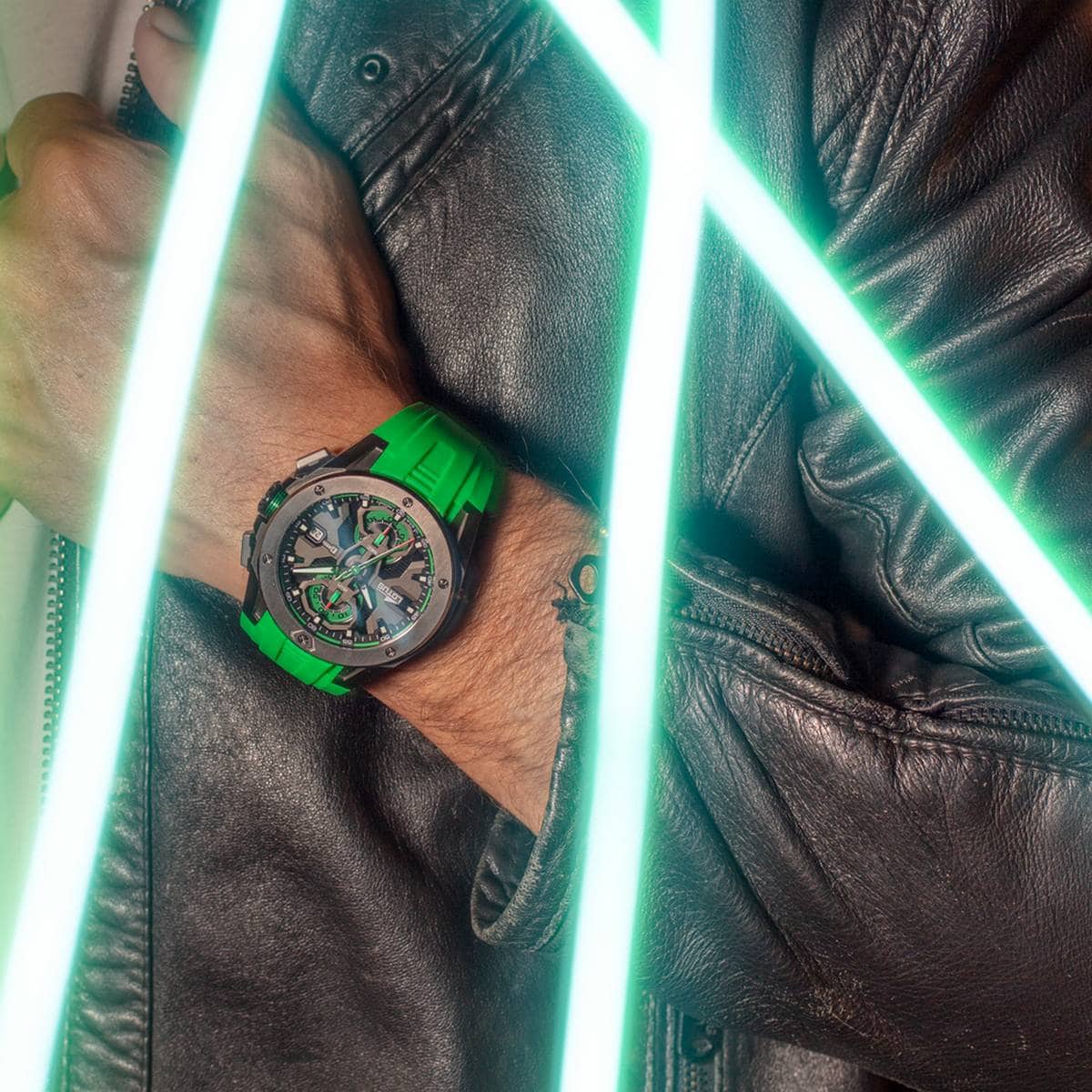 Orologio sportivo Lotus Vortex con cinturino verde, cassa nera opaca